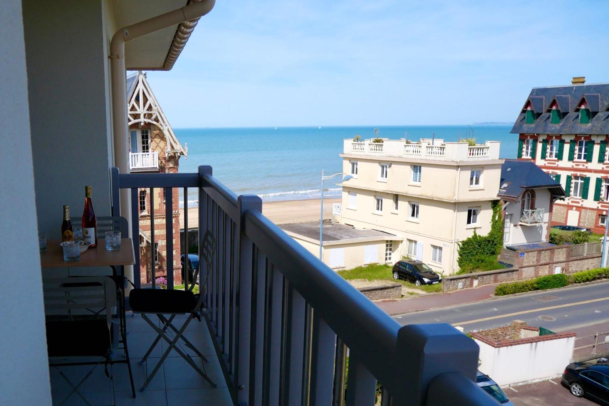 Appartement Vue Mer - 30 M De La Plage - 5 Minutes A Pied Du Centre Ville Et Du Casino Вилер-сюр-Мер Екстериор снимка