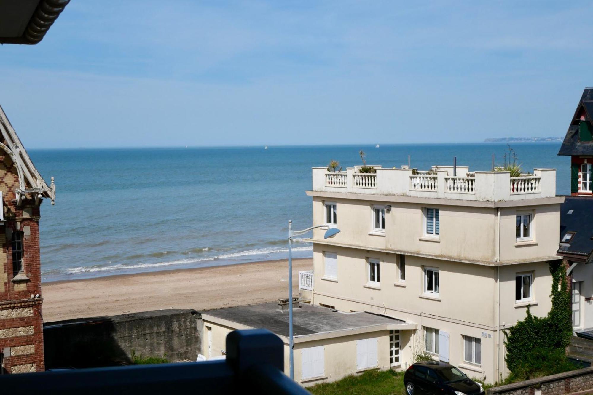 Appartement Vue Mer - 30 M De La Plage - 5 Minutes A Pied Du Centre Ville Et Du Casino Вилер-сюр-Мер Екстериор снимка